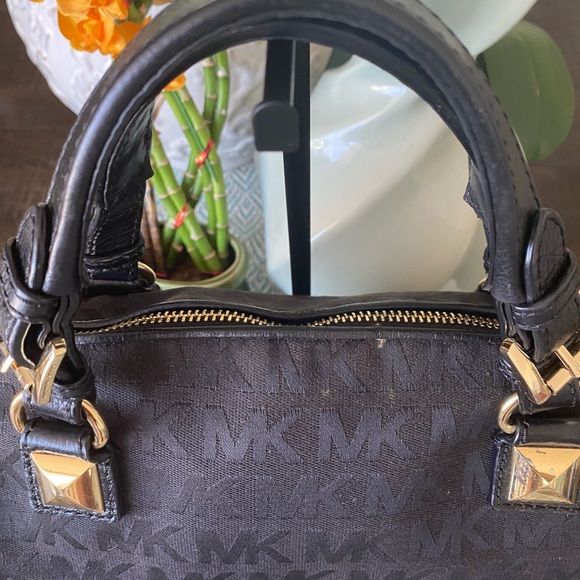 Michael Kors Signature Logo Large Purse (Black) w/Gold Hardware. - Picture 6 of 13